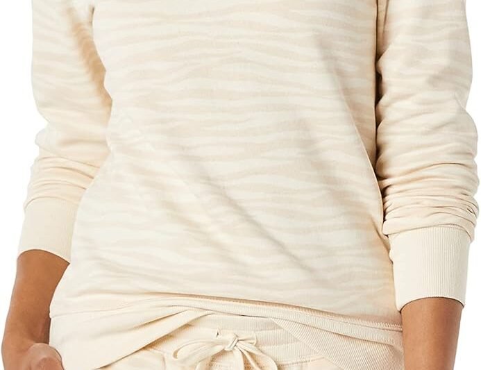 Amazon Essentials Women’s French Terry Round Neck Sweatshirt (Available in Plus Sizes)