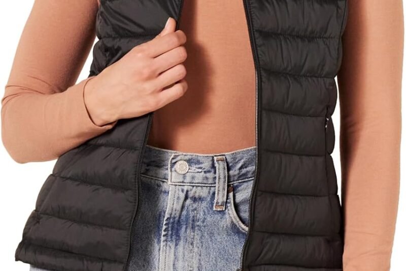 Amazon Essentials Women’s Lightweight Waterproof Puffer Vest, Packable